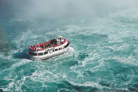 Hornblower_Niagara_Cruise_Departing_from_Horseshoe_Falls_Niagara_Falls_Ontario